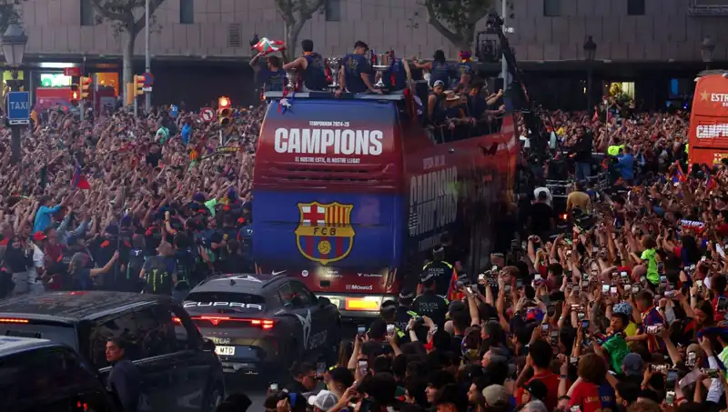 Barcelona Futbolcuları Taraflarıyla Tarihi Bir Buluşma Gerçekleştirdi