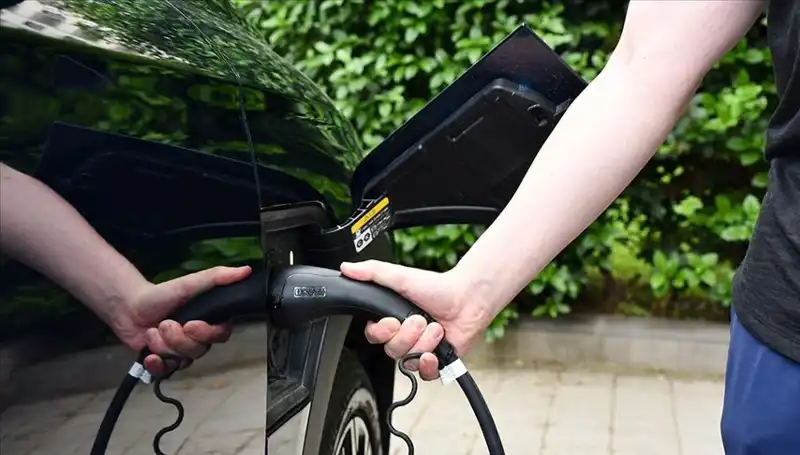 ABD'nin Gümrük Vergilerine Karşı İngiltere'den Elektrikli Araç Üreticilerine Özel Destek