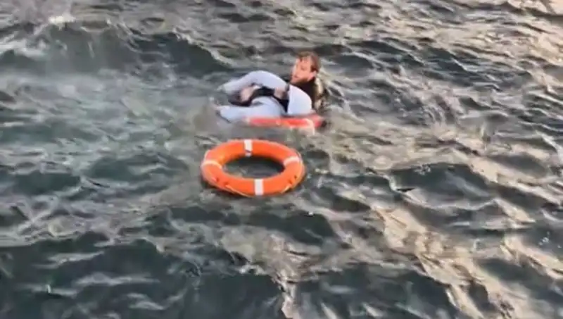 Boğaz'da Denize Düşen Kadın İçin İnanılmaz Kurtarma Operasyonu