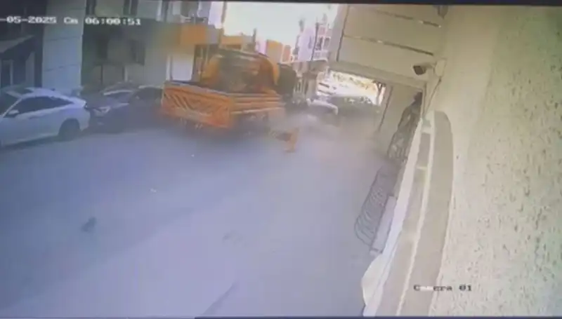 Kontrolden Çıkan Vinç, 23 Aracı Harabeye Çevirerek Durduruldu