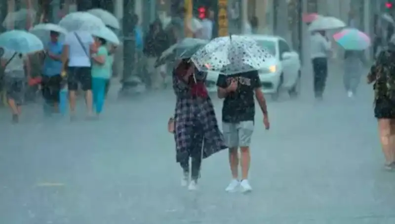 İstanbul'da Sağanak Yağış, Yangın Bölgesinde Kuvvetli Rüzgar Etkili Olacak!