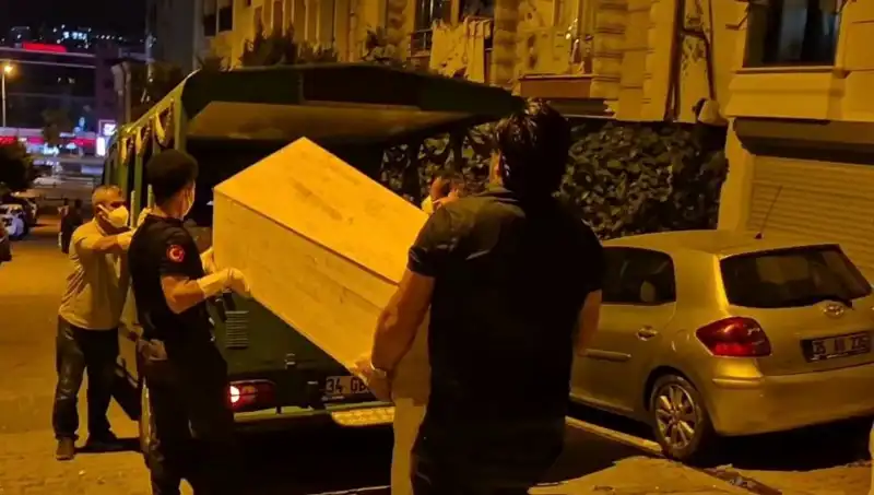 Esenyurt’ta Güvenlik Kameraları Kayıt Altına Aldı: Kadın Ölü Bulundu