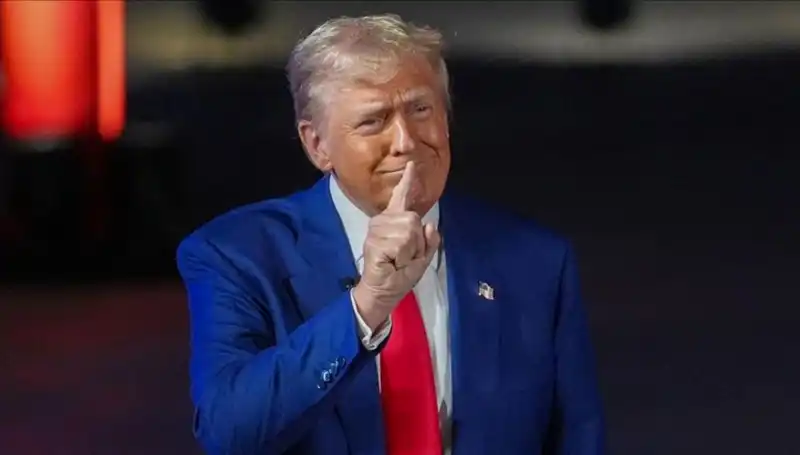 Trump, Epstein'in Mektubunu Yayınlayan Gazeteyi Neden Baskı Havuzundan Çıkardı?