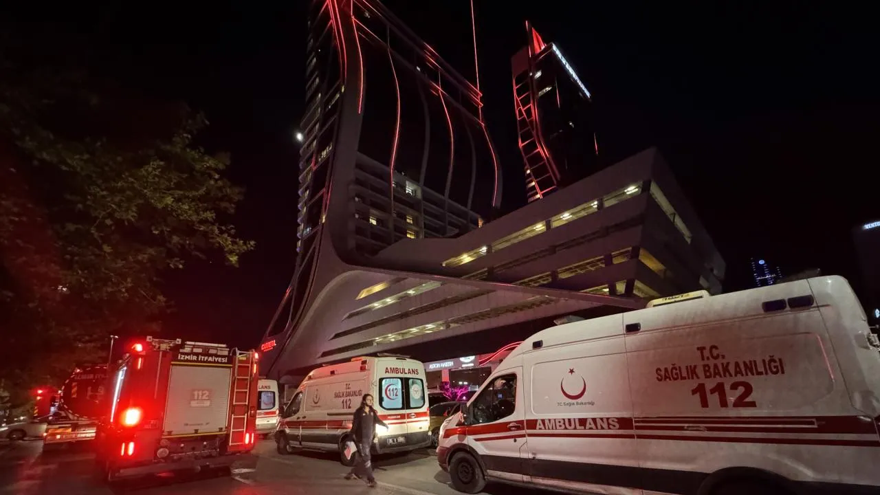 "İzmir’de Çok Katlı Binada Yangın Paniğe Yol Açtı"