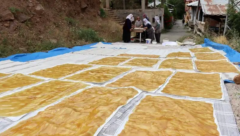 Dev Kazanlarda Odun Ateşiyle Hazırlanan Lezzet: Kış Sofralarının Vazgeçilmezi