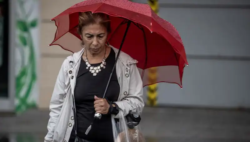 Meteoroloji Genel Müdürlüğü'nden Şiddetli Fırtına Uyarısı: Dikkat Edilmesi Gerekenler