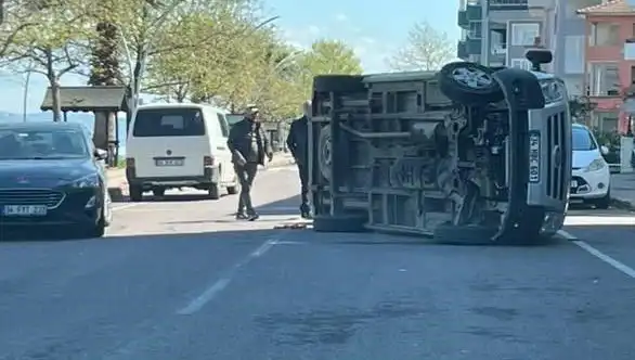 Otomobile Çarpan Araç Yan Yattı: Kaza Anının Detayları ve Sonuçları