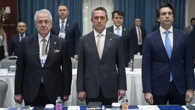 Fenerbahçe'de Transfer Hamleleri: Toplanan İmza Sayısı Şaşırttı!