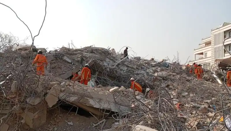 Türk Arama Kurtarma Ekipleri Myanmar'da: Enkaz Altındaki Umut