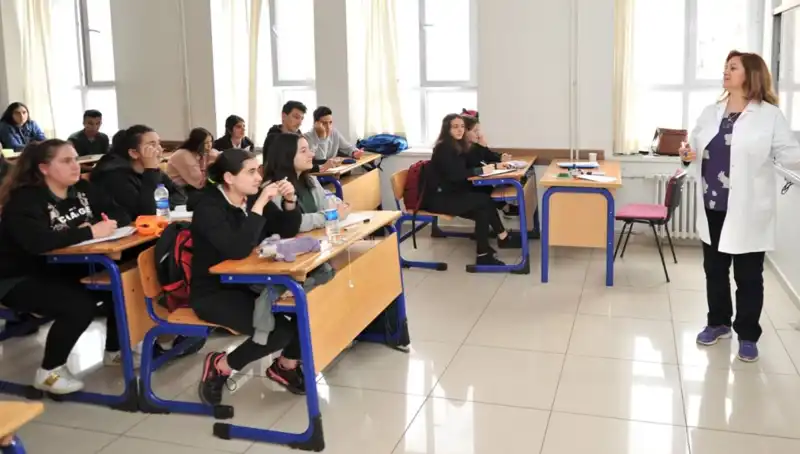 MEB 2025 Lise Kayıt Tarihleri: LGS Liselere Kayıt İşlemleri Nasıl Olacak?