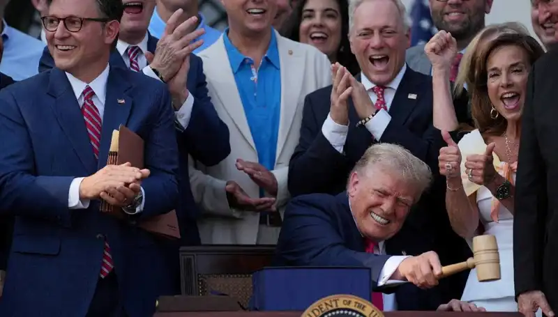 Donald Trump, "Büyük ve Güzel Yasa Tasarısı"nı İmzaladı: Amerika’nın Geleceği İçin Ne Anlama Geliyor?