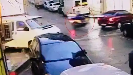 Ters Yönden Çıkan Otomobile Çarpmamak İçin Kaza Yapan Araçta Şok Anlar!