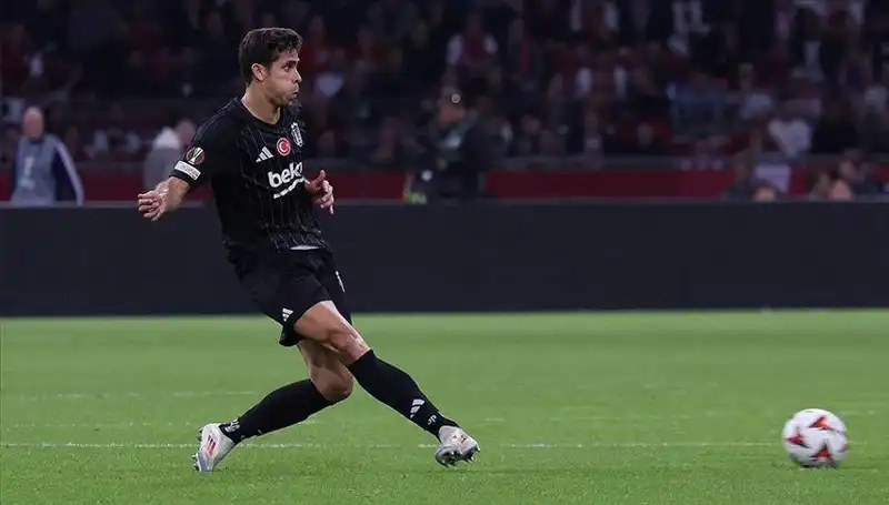 Beşiktaş'ta Derbi Öncesi Stoper Hattında Sıkıntı Sürüyor!