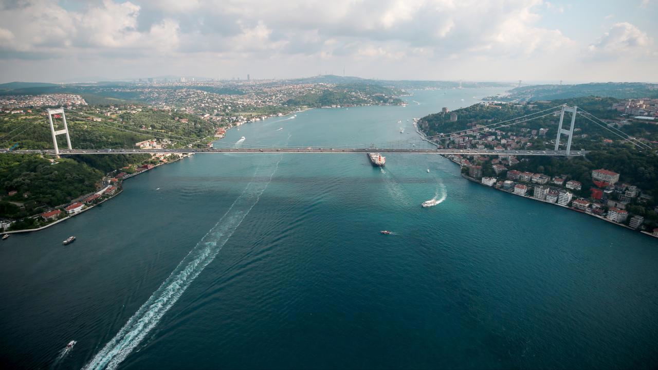 İstanbul Boğazı'nda Gemiler Durdu: Kayıp Kardeşler Aranıyor