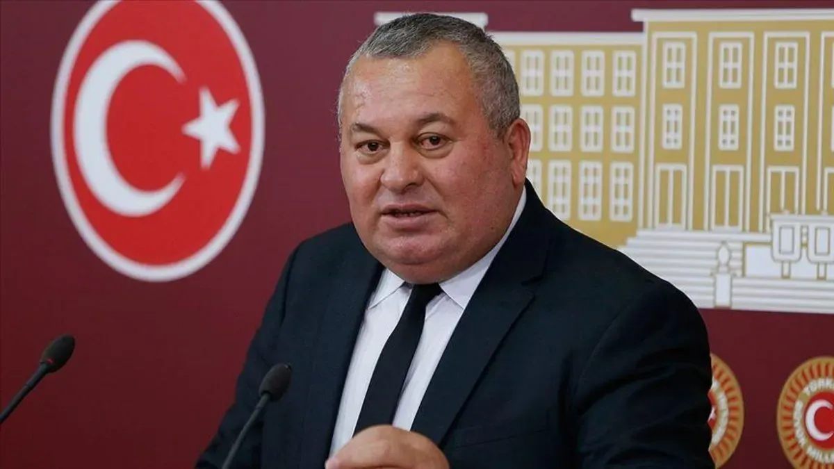 Cemal Enginyurt ve Salih Uzun, Demokrat Parti’den İstifa Etti