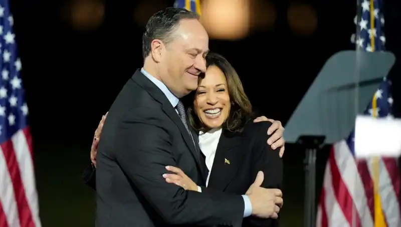 Trump, Kamala Harris’in Eşini Görevden Almakla Gündemde!