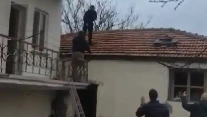 Polis, Çatıda Marmara’nın Şefini Kıstırdı! Şüpheli Direniyor