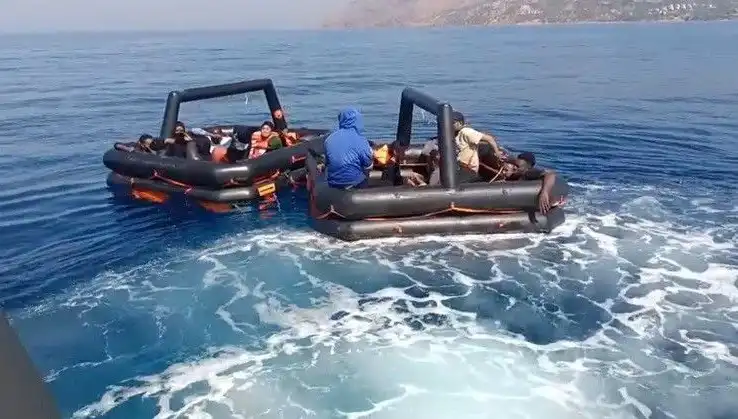Ayvacık'ta 19 Kaçak Göçmen Denizden Kurtarıldı: Detaylar Ortaya Çıktı