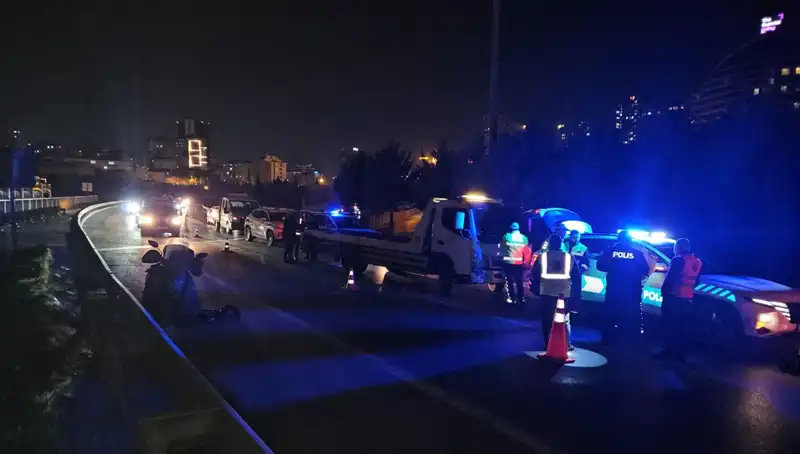 TEM Otoyolu'nda Yaşanan Şok Kazada Yolcu Metrelerce Sürüklendi
