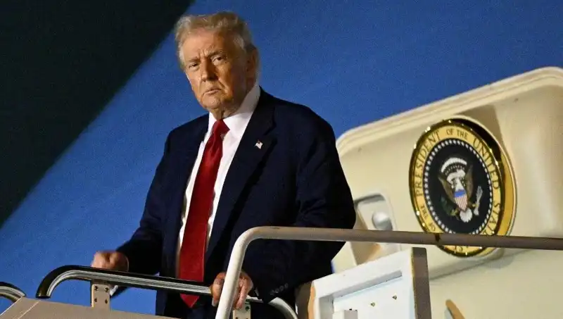 Katar'dan Trump'a Uçan 400 Milyon Dolarlık Saray Jetinin Gizemleri