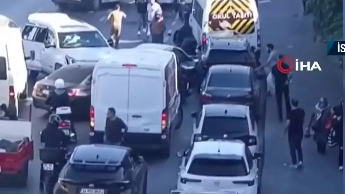 Avcılar’da Sürücü Dehşeti: Araçlara Çarpıp Olay Yerinden Kaçtı