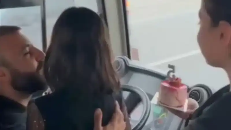 Halk Otobüsü Şoförü Babaya, Kızlarından Unutulmaz Doğum Günü Sürprizi