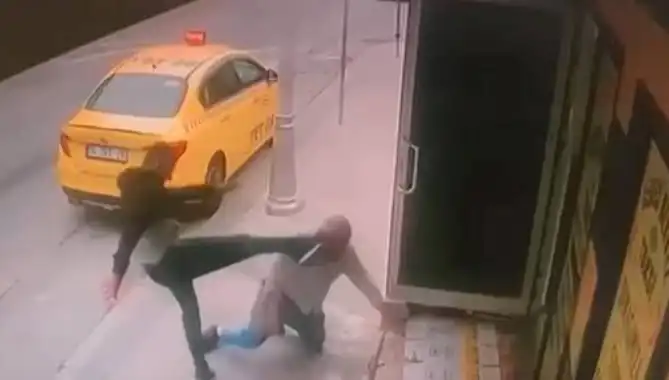 Taksi Durağında Korkunç Olay: Oğlunun Alacaklısı Bacağını Kırdı