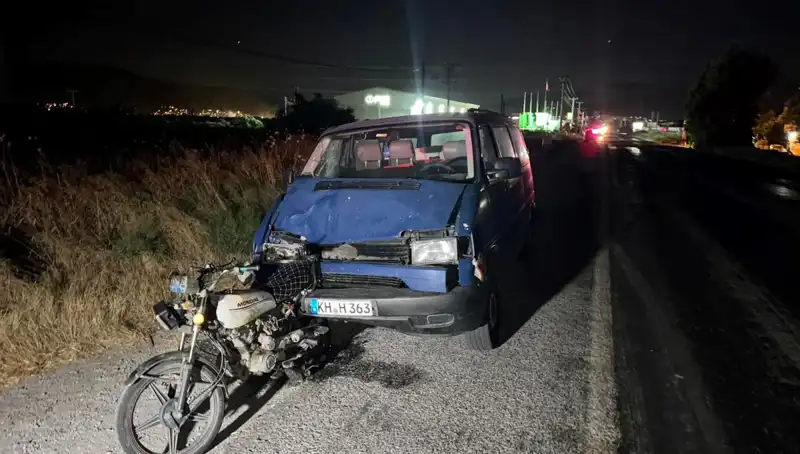 Söke’de Minibüs ile Motosiklet Çarpıştı: Üç Yaralı, Olay Anı Şoke Etti!