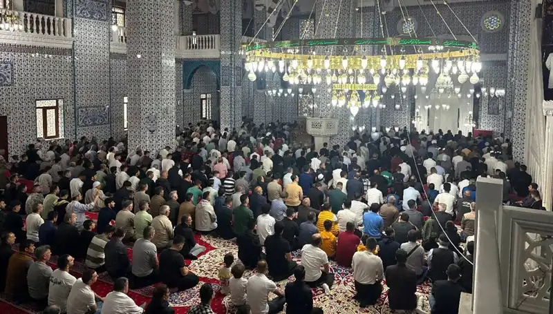 İlk Bayram Namazı Iğdır'da Coşkuyla Kılındı: Gelenekler Yaşatılıyor
