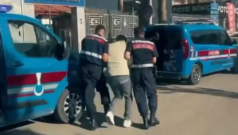 Türkiye'nin 10 İlinde Dev Operasyon: 5 Suç Örgütüne 74 Gözaltı