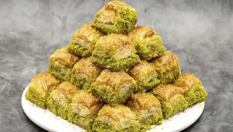 Baklavadan Bakteri Çıktı: Uzmanlar Uyarıyor, Hayati Tehlike Var!