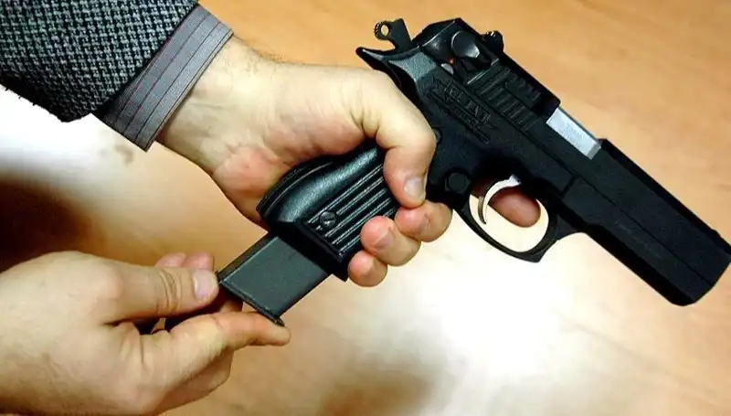 Silah Kurcalarken Kendini Vuran Genç Şok Etkisi Yarattı