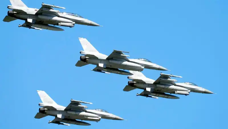 ABD, Ukraynalı Pilotlar İçin Yenilikçi F-16 Eğitim Programı Başlatıyor