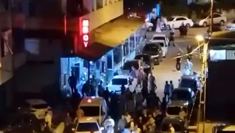 Düğün Çıkışı Şok Edici Olay: Kalabalığın Arasına Araçla Daldı!
