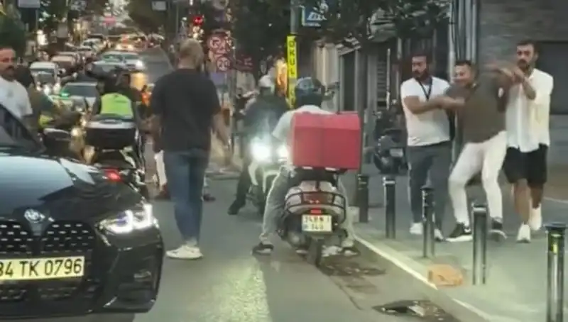 Nişantaşı'nda Yol Verme Tartışması Sopayla Büyüdü: Kadın Dehşeti Yaşadı
