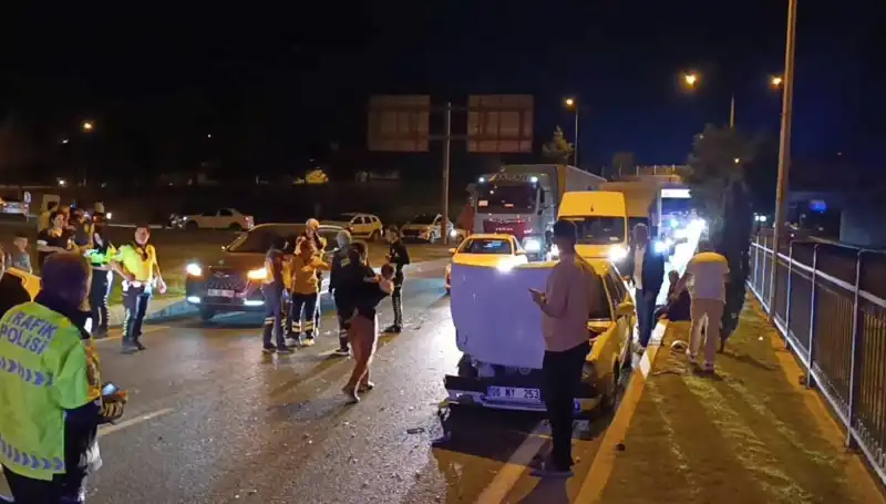 Otoyolda Geri Dönüş Kazası: İkisi Çocuk Dört Yaralı, Neler Oldu?