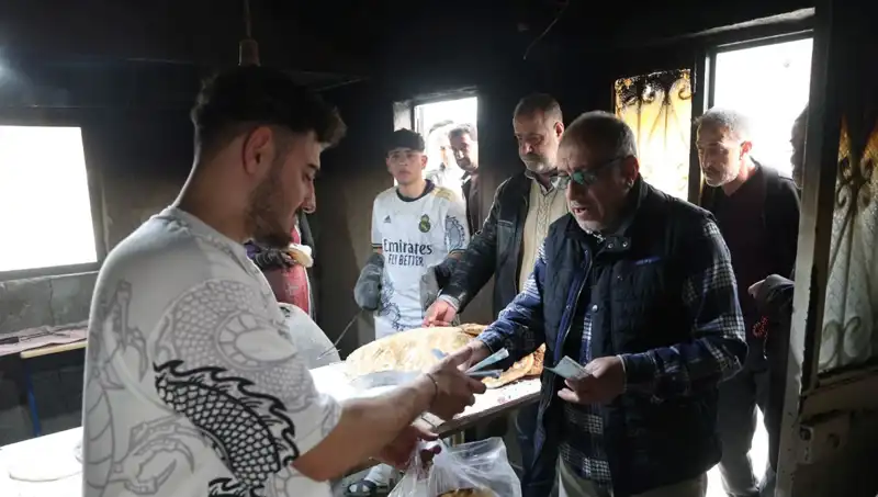 Zeytinburnu’nda 7 Kilometre Yol Yürüyerek Ekmek Alma Geleneği