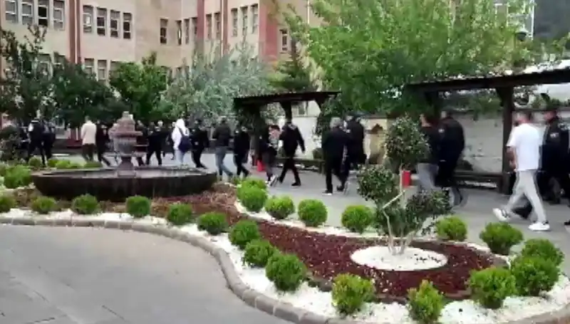 Türkiye'de 200 Milyon Liralık Vurgun: 16 Kişi Operasyonda Tutuklandı