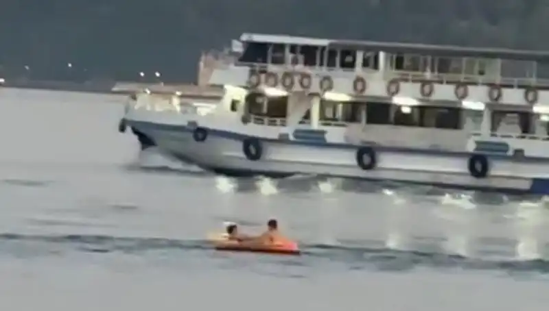 Sarıyer Sahilinde Şok Olay: İki Çocuk Denize Botla Açıldı!