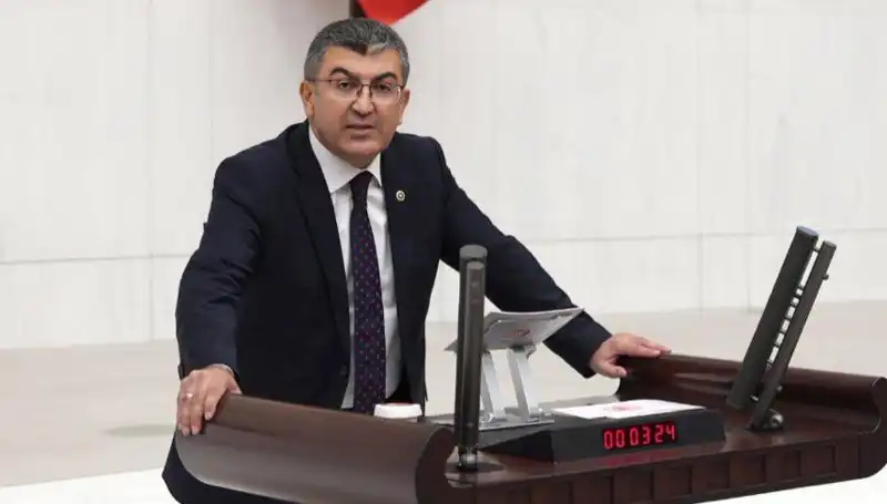 Hasan Ekici'nin Gelecek Partisi'nden İstifası, Siyasi Arenada Şok Etkisi Yarattı