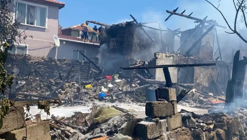Kırklareli’ndeki Korkunç Yangında İtfaiyeci Yaralandı, Detaylar Korkutucu!