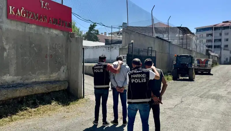 Kars'ta Uyuşturucu Operasyonu: İki Şüpheli Tutuklandı!