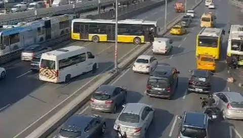 İstanbul'da İETT Otobüsü Kazası: Trafik Felci Yaşandı!