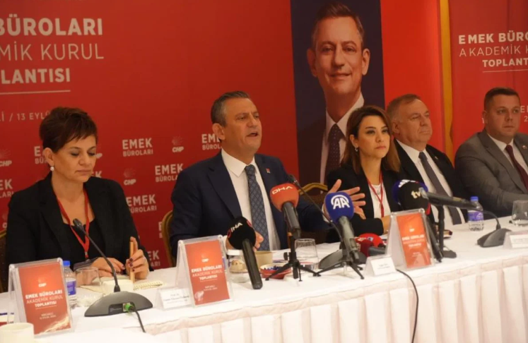 Özgür Özel'den Cumhurbaşkanı Erdoğan'a erken seçim çağrısı