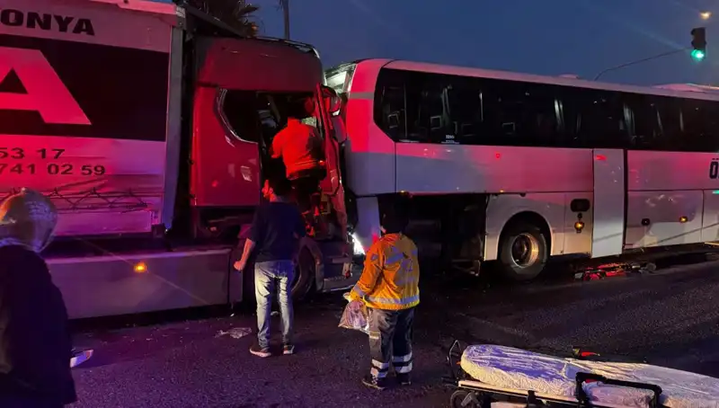 Dört Araçlı Zincirleme Trafik Kazası: Korkunç Sonuç ve Hayat Kayıpları