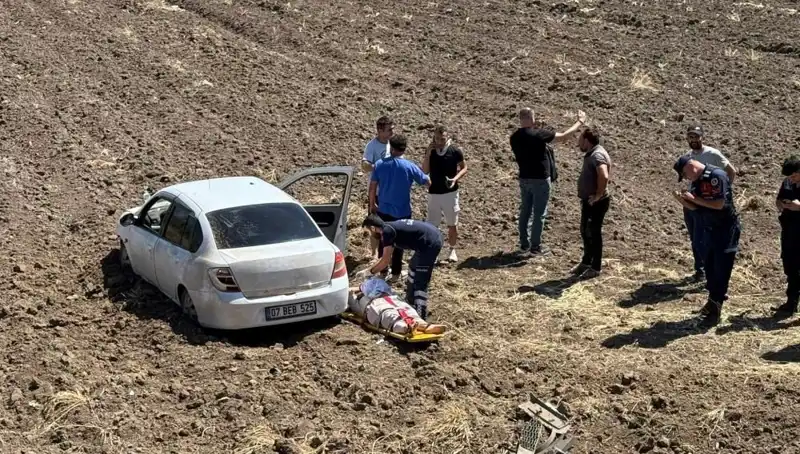 Osmaniye'de Tarlaya Uçan Otomobil Kazası: Üç Kişi Yaralandı