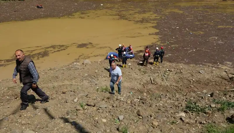Trabzon'da Sel Felaketi: Su Tahliye Eden Adam Hayatını Kaybetti
