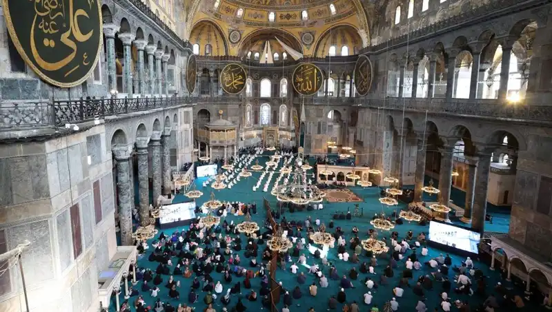 Ayasofya'nın Kapısını Kıran Sanığa Hapis Cezası: Davanın Ayrıntıları!
