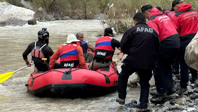 Zap Suyu Kenarında Mahsur Kalan Dört Kişi Kurtarıldı: Detaylar ve Kurtarma Operasyonu