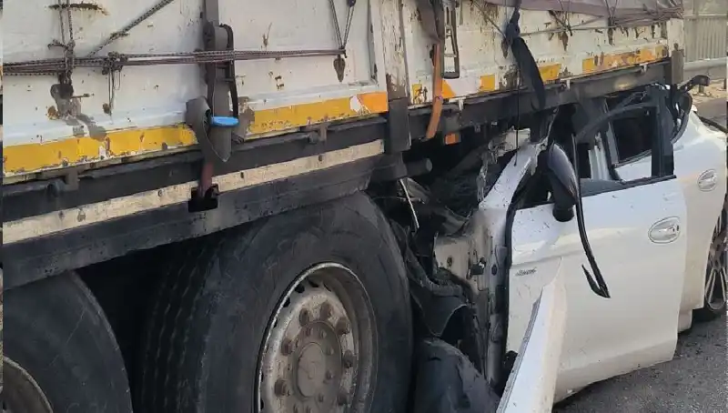 TIR'a Arkadan Saplanan Ok, Trafiği Felç Etti: Olayın Ayrıntıları!